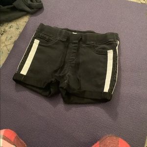 black daisy brand faux denim shorts size M